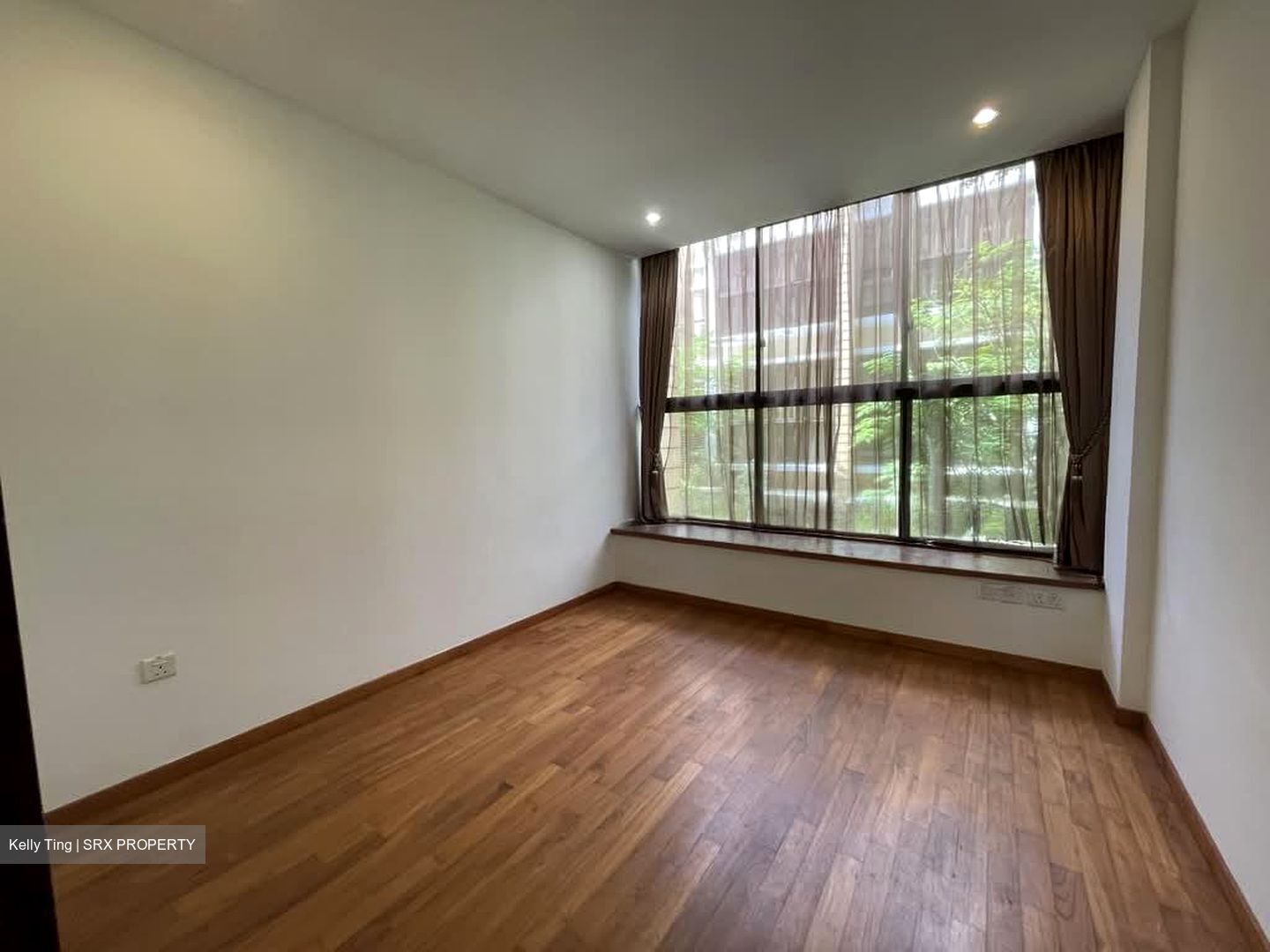 Holland Link (D10), Terrace #602884421